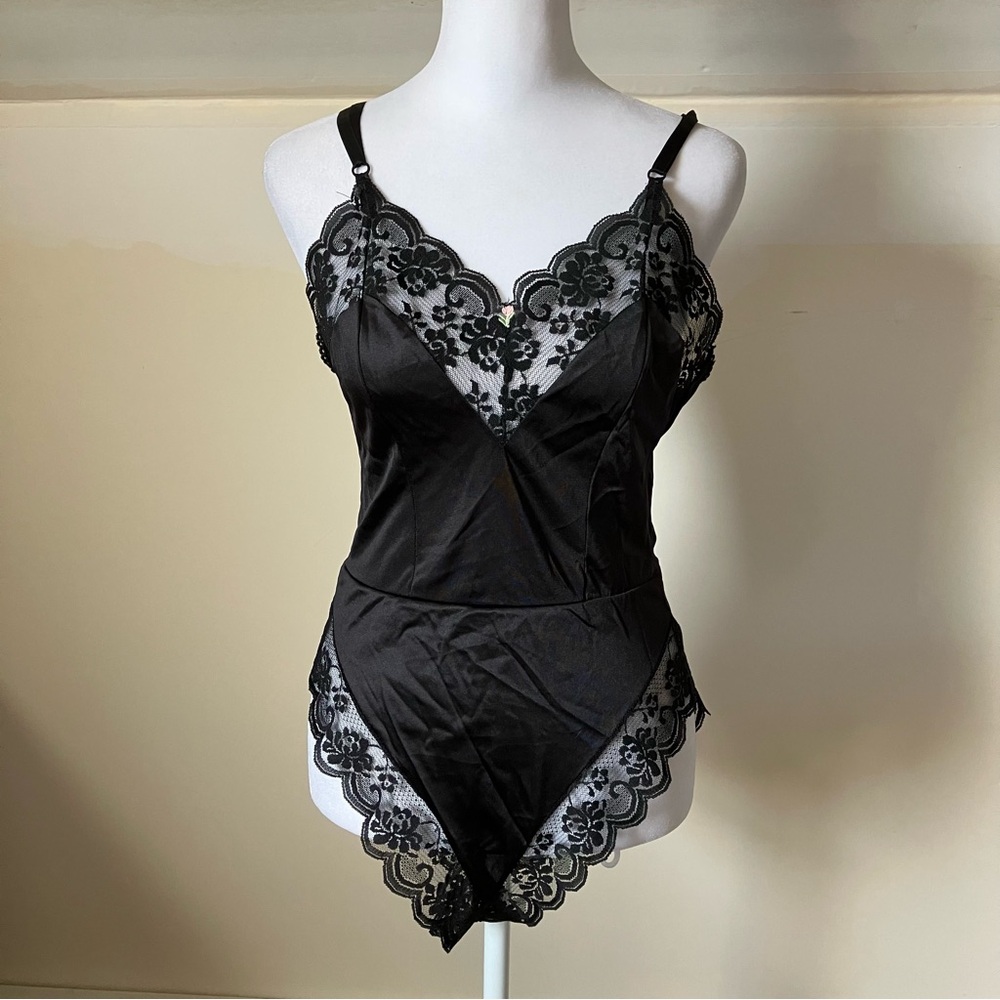 Vintage Chantilly Maidenform Black lace bodysuit size 32 (small/medium)